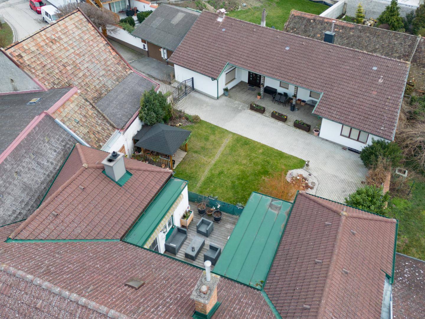 Grundstück - Terrasse - Gästehaus