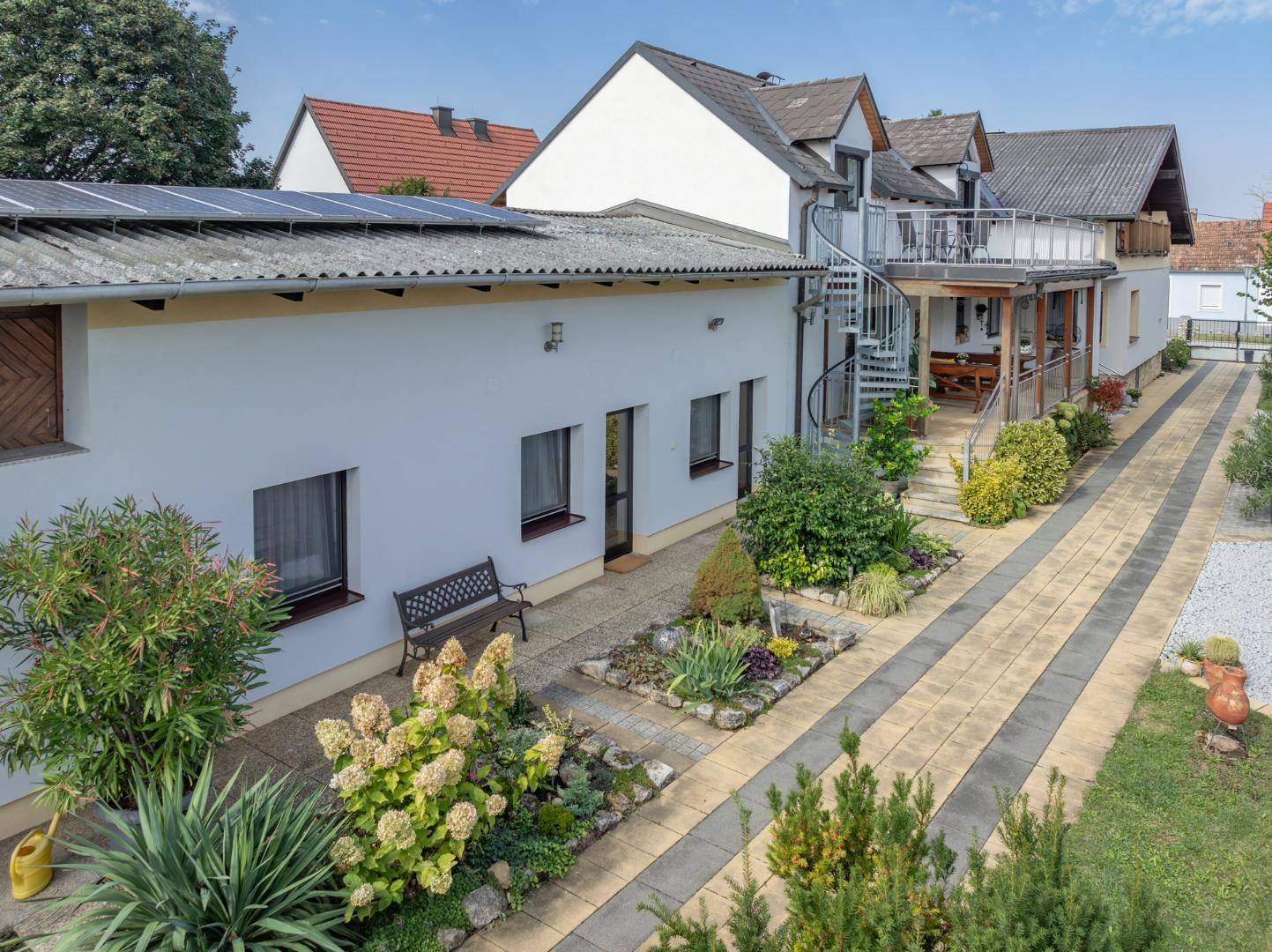 Haus - Einliegerwohnungen - Speisesaal Terrasse