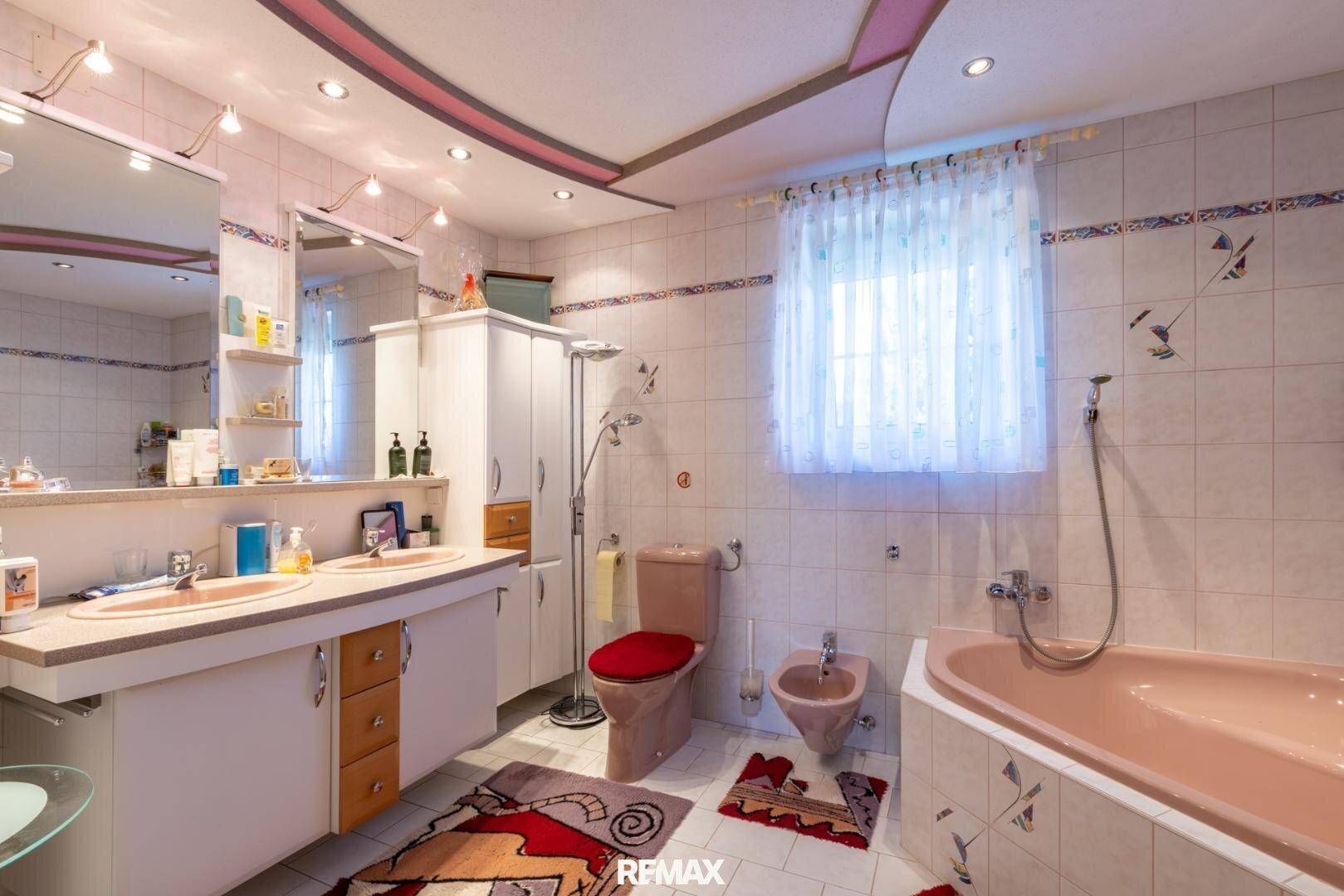 Erdgeschoss - Badezimmer