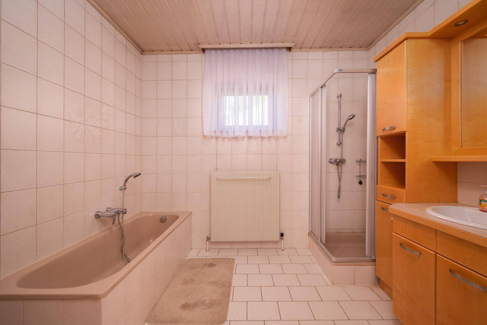 Erdgeschoss - Badezimmer