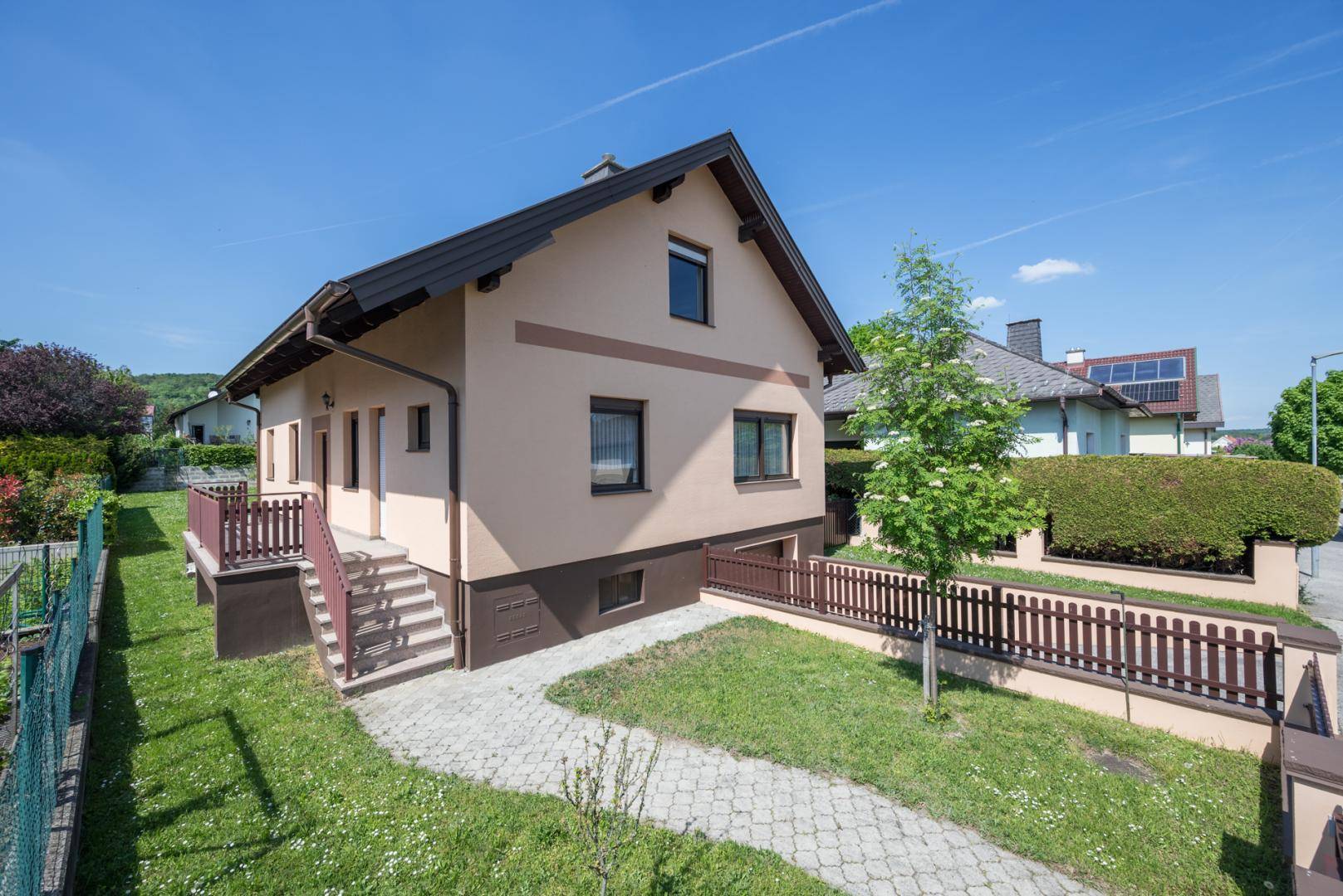 Haus Vorderseite (3)