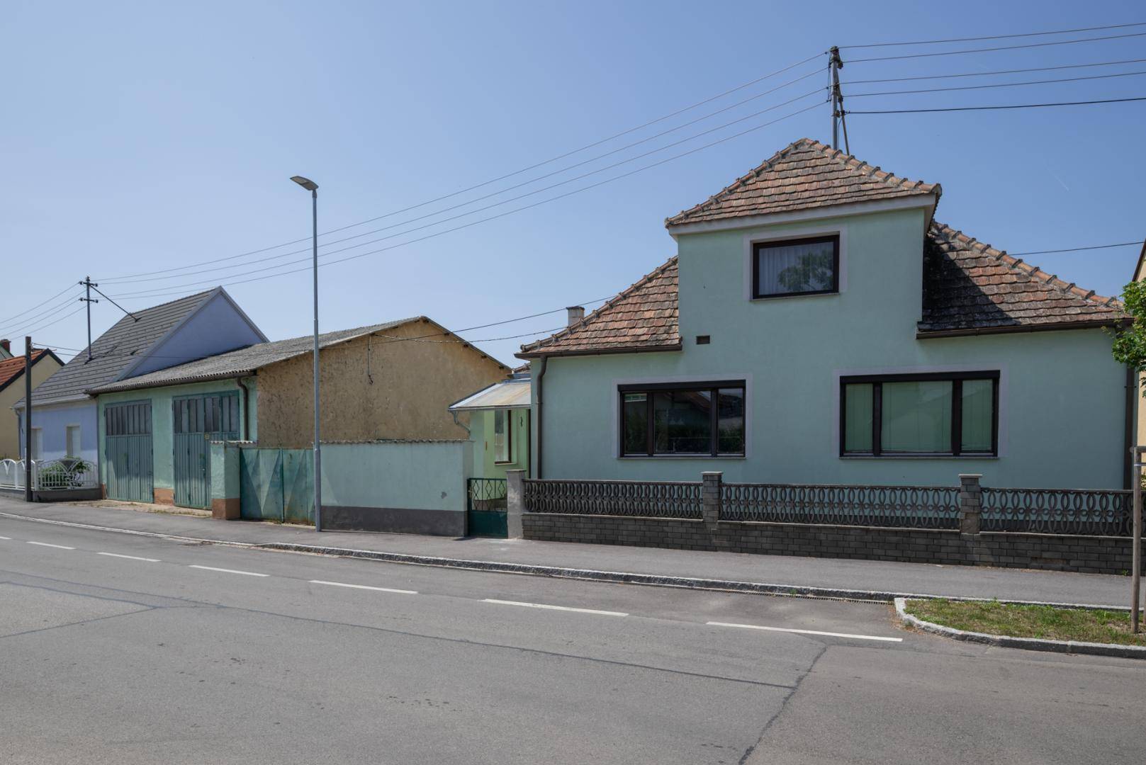 Haus und Garage Vorderansicht
