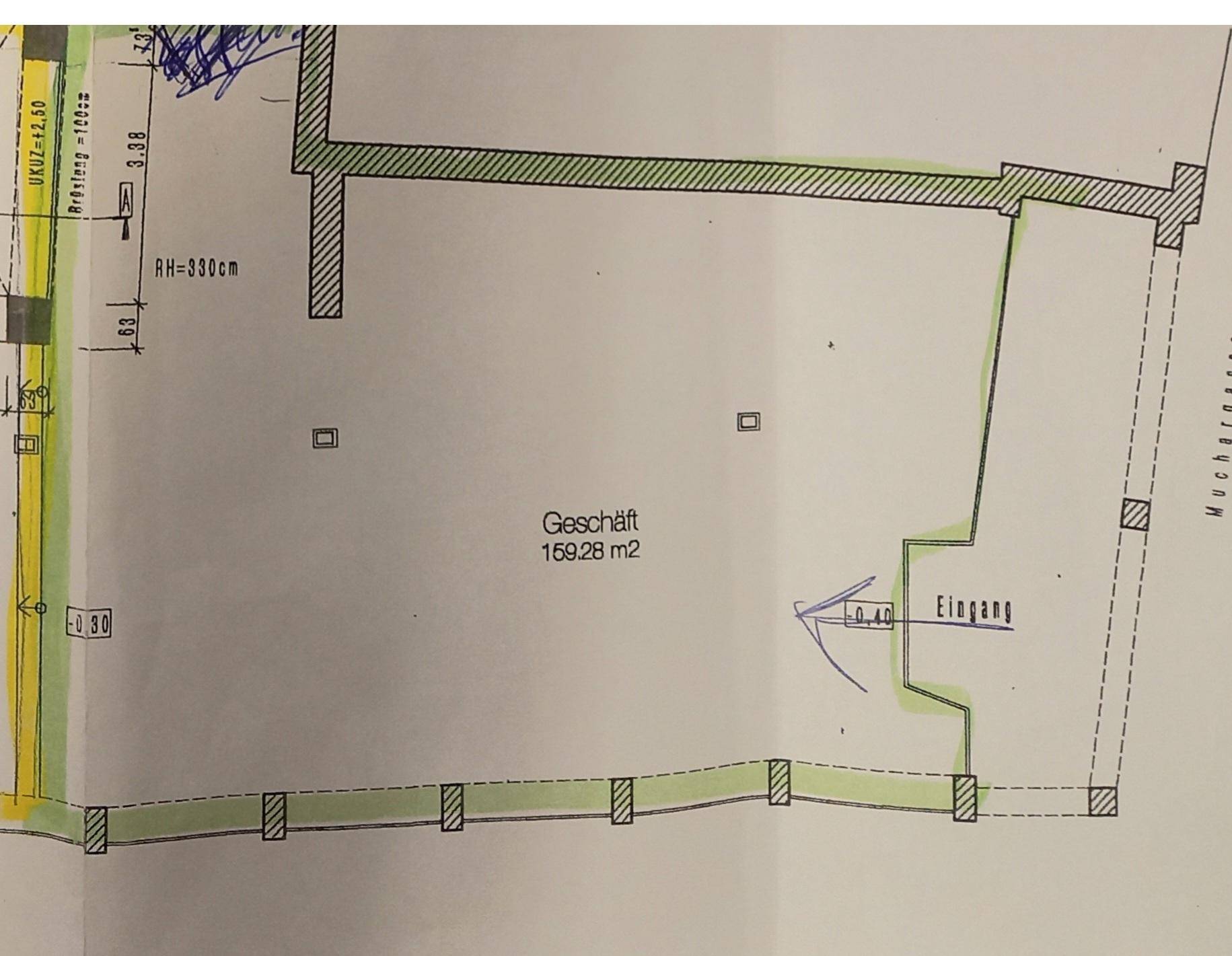 Grundriss eines Geschäftsraums von 159,28 m² mit Eingang und einer langen Fensterfront.