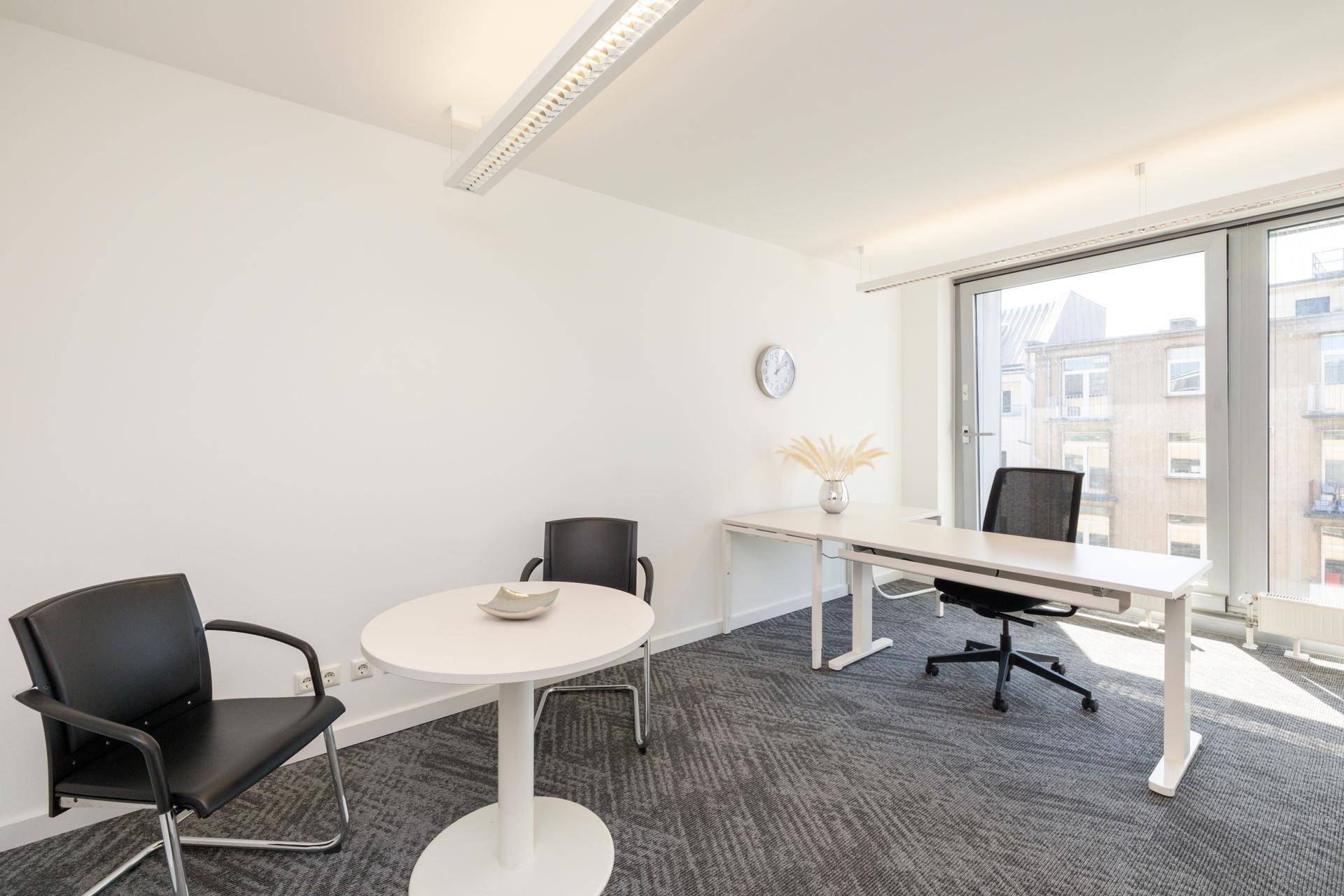 All-inclusive-Zugang zu professionellen Büroräumen für 1 Person in Regus Cityport 11 – pohled 3