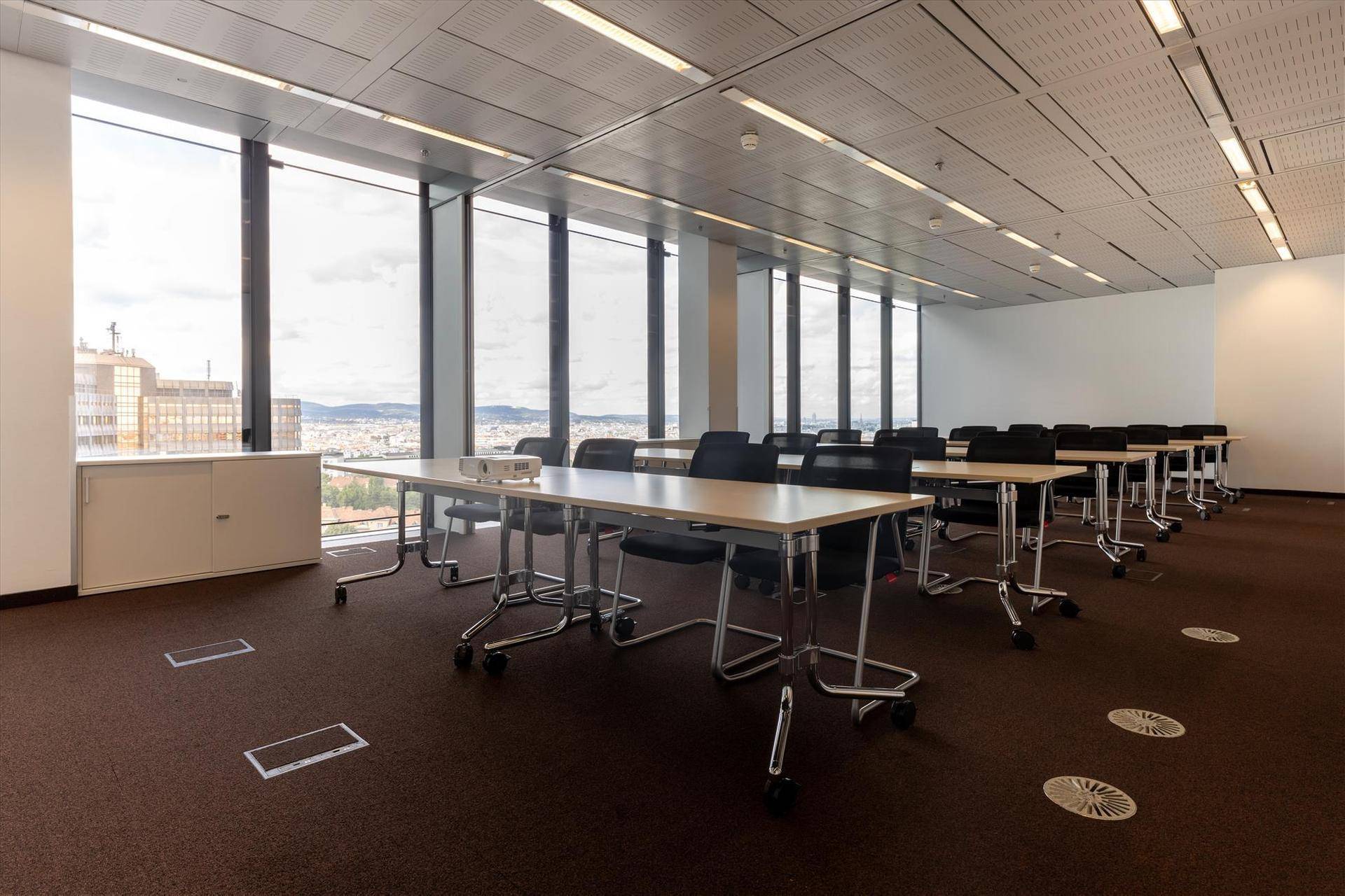 All-inclusive-Zugang zu professionellen Büroräumen für 4 Personen in Regus Twin Towers - Vaade 5