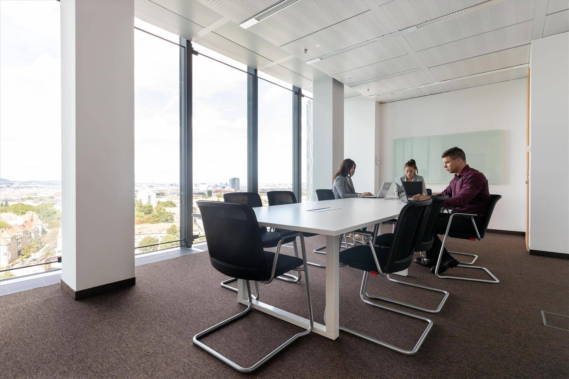 All-inclusive-Zugang zu professionellen Büroräumen für 4 Personen in Regus Twin Towers - Vaade 4