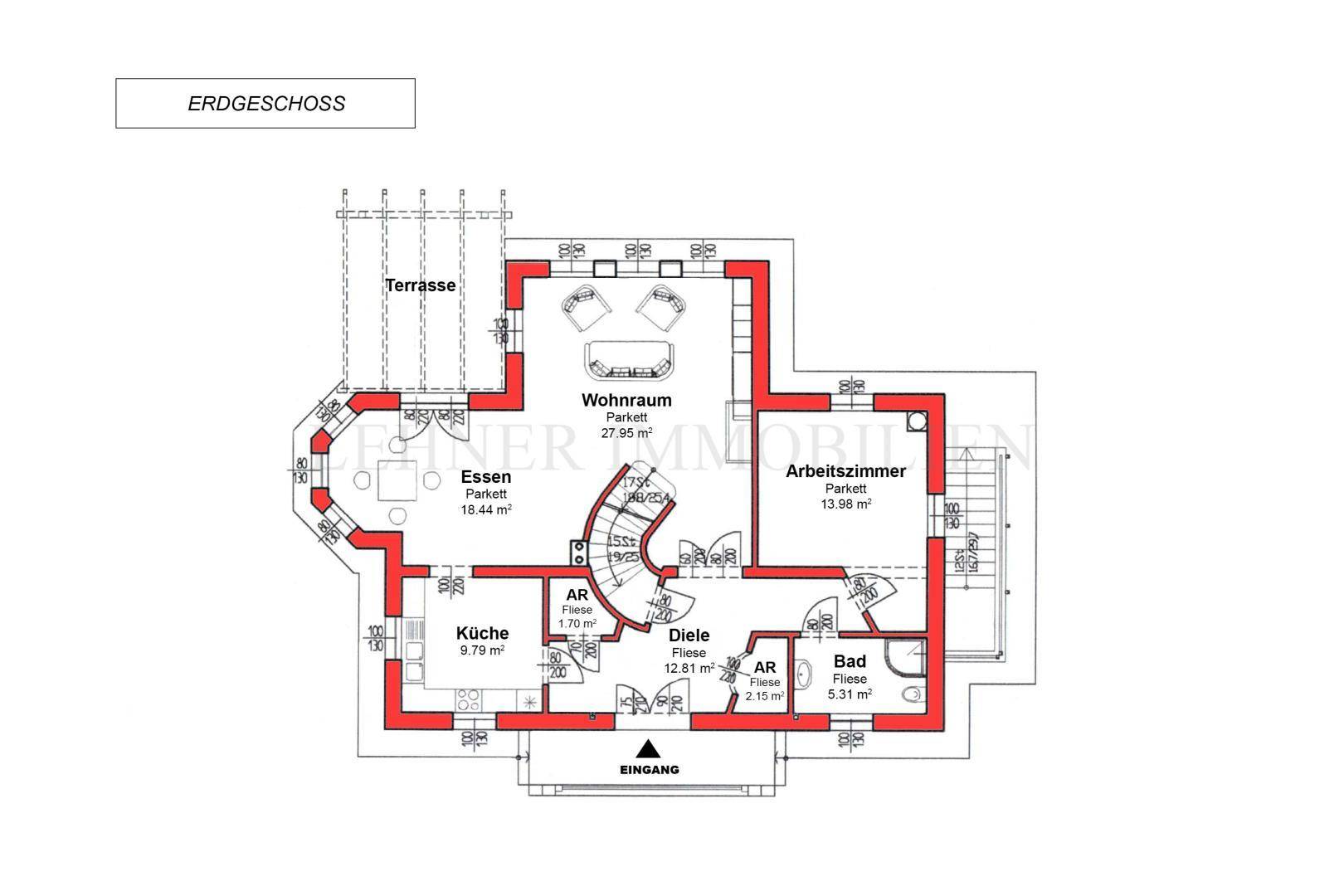 Grundriss des Erdgeschosses mit Wohnraum, Küche, Essbereich und Terrasse.