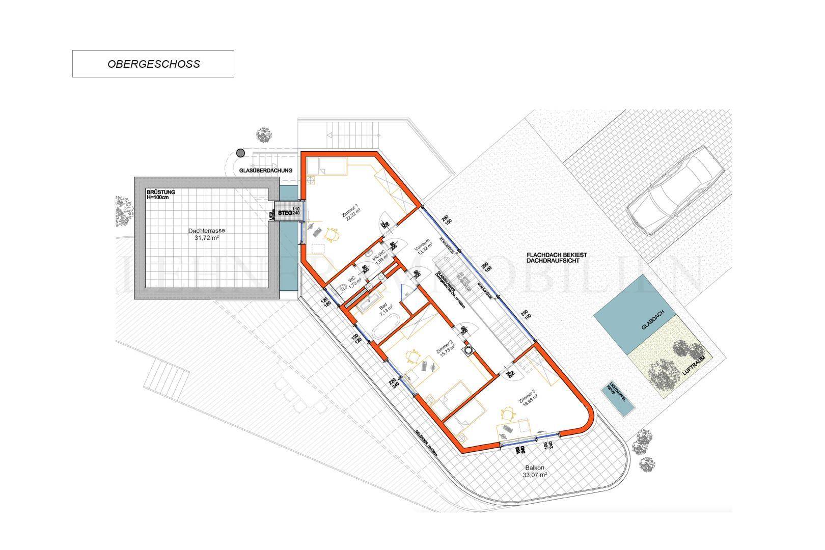 Grundriss des Obergeschosses mit mehreren Schlafzimmern und einem Balkon.