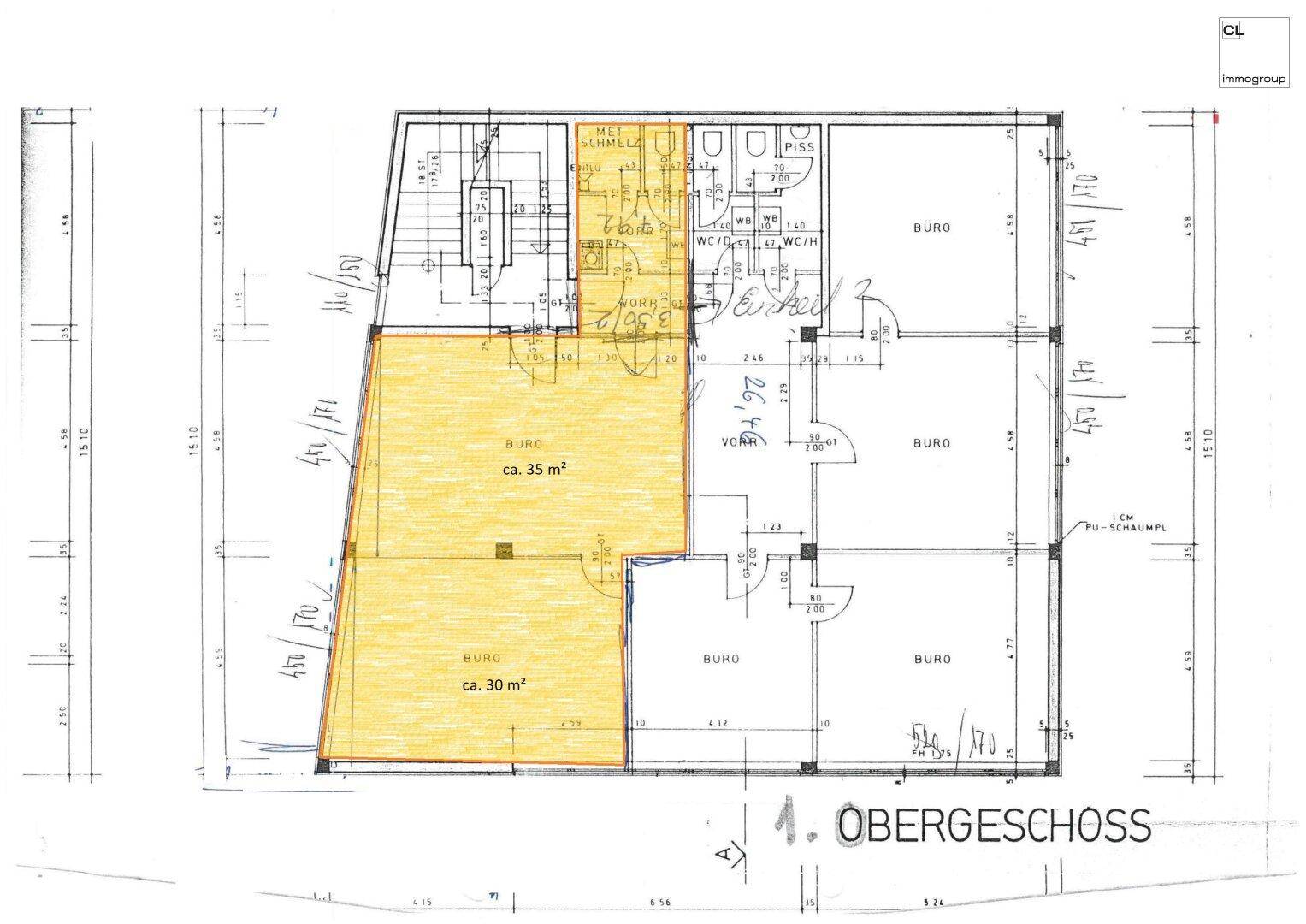 Grundriss des Obergeschosses mit mehreren Büroräumen und Sanitäranlagen.