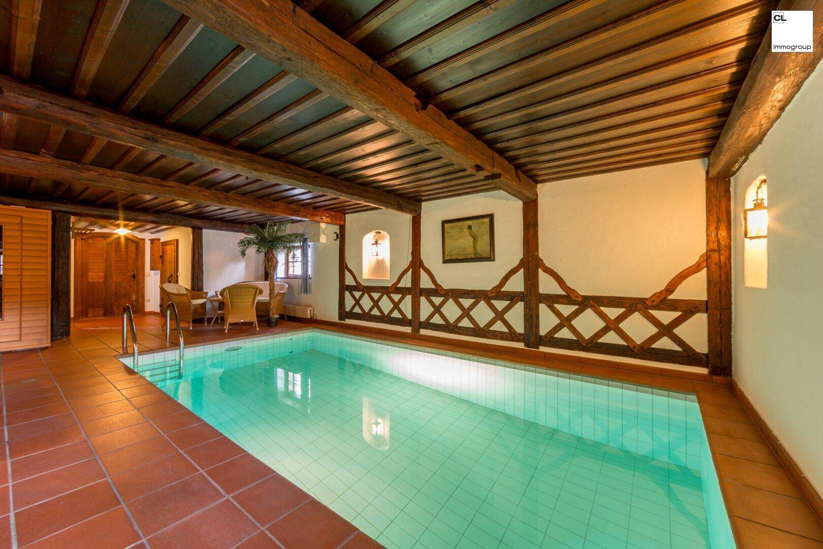 Indoorpool im Mittelhaus