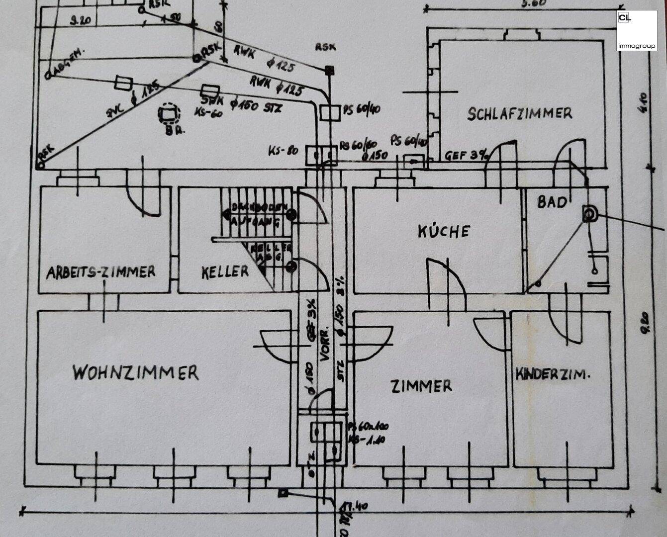 Detaillierter Grundriss mit Wohnzimmer, Schlafzimmer, Küche, Bad und weiteren Räumen.