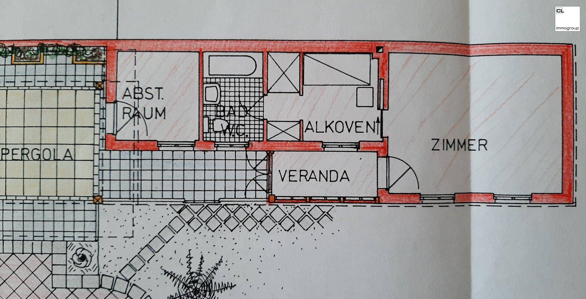 Grundriss mit Veranda, Abstellraum, Bad und Zimmer, inklusive Pergola im Außenbereich.