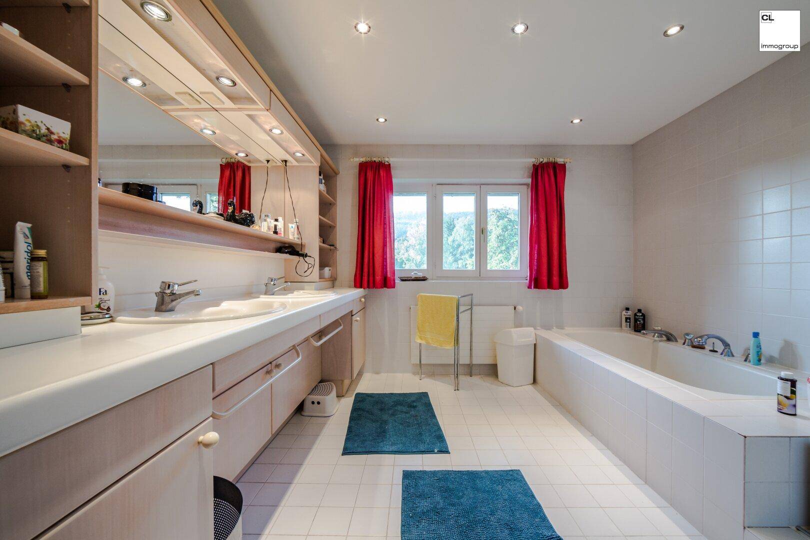 Modernes Badezimmer