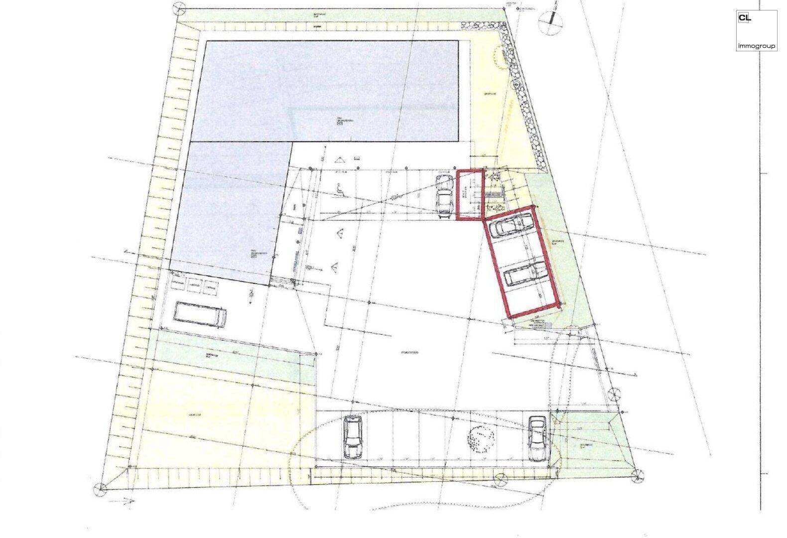 Lageplan des Grundstücks mit eingezeichneten Gebäuden und mehreren Außenparkplätzen.
