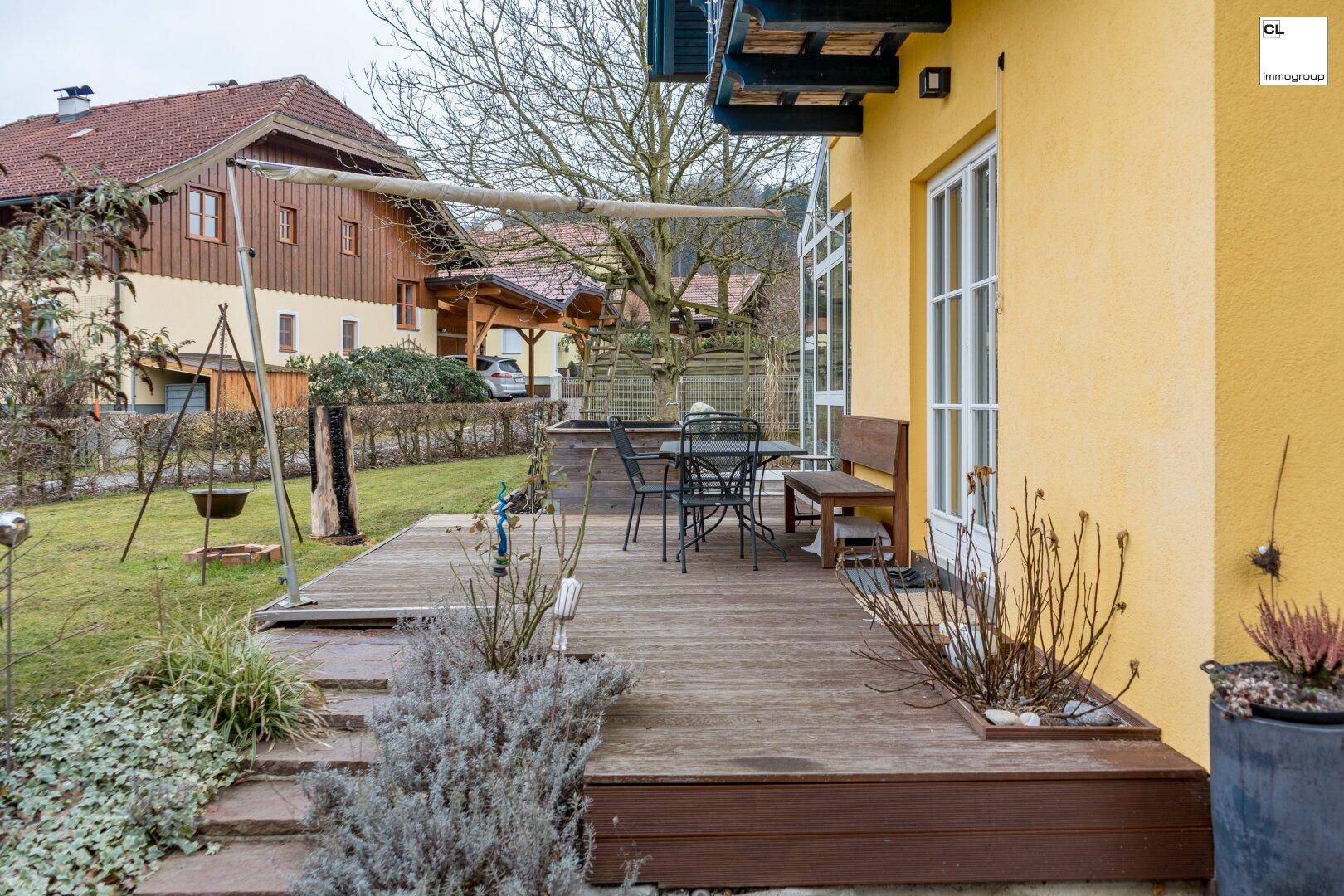 Terrasse mit Feuerstelle