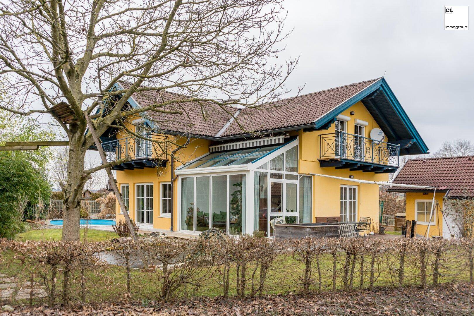 Großzügig geplantes Einfamilienhaus mit Garten, Pool und Doppeltcarport