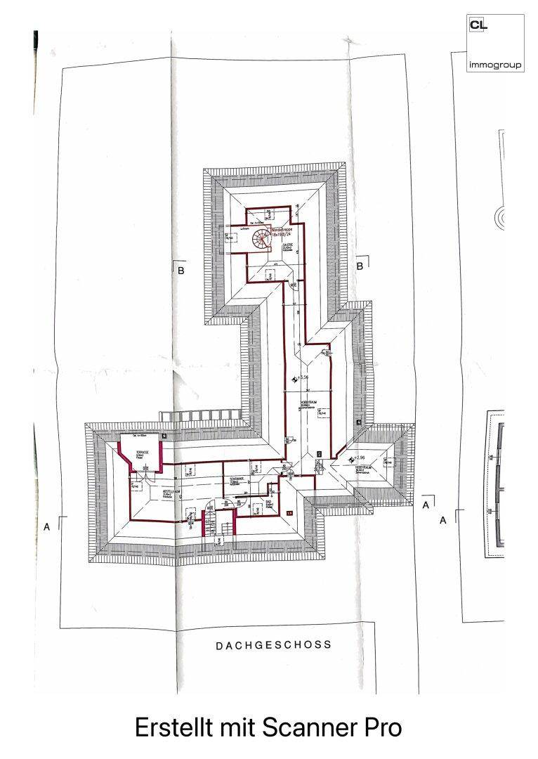 Detaillierter Grundriss des Dachgeschosses mit Schlafzimmern, Badezimmer und Zugang zum Balkon.
