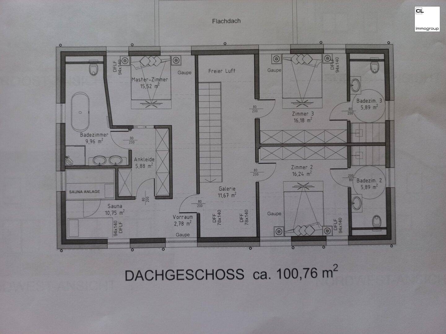 Grundriss des Dachgeschosses mit Hauptschlafzimmer, zwei weiteren Zimmern, Bädern, Sauna und Ankleidezimmer.