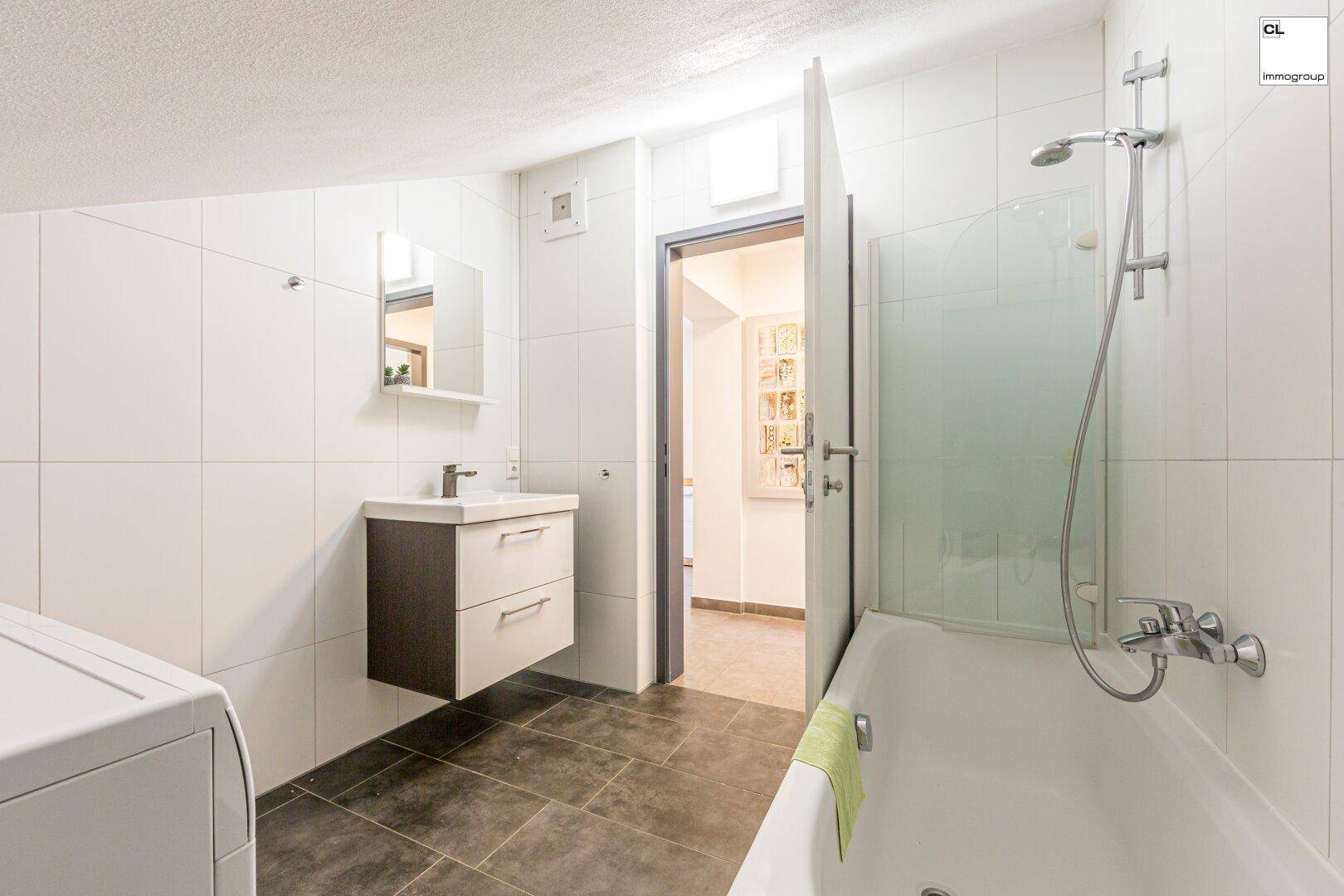 Badezimmer mit Wanne