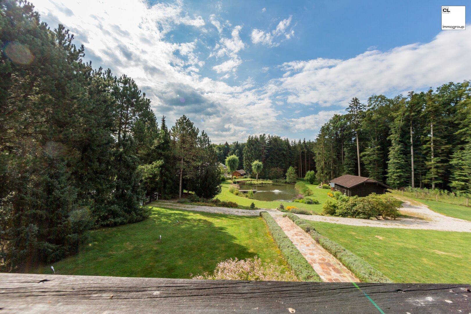 Blick vom Haupthaus Richtung Garten