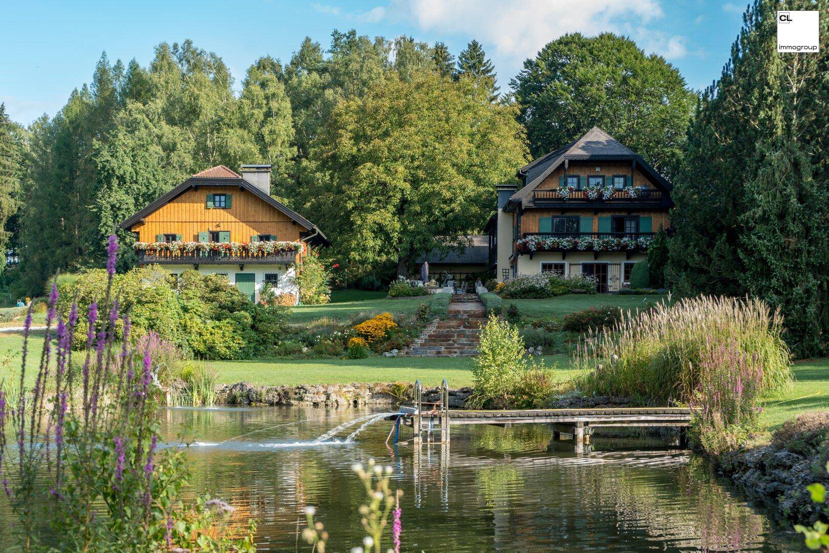 Gartenansicht Nebengebäude & Haupthaus