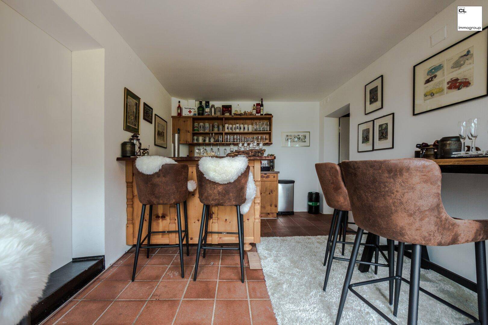Nebengebäude EG: Bar