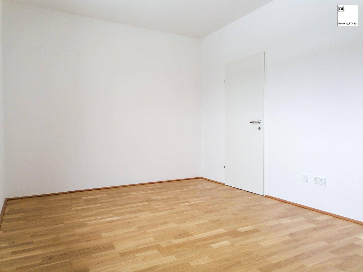 Top 1 - Schlafzimmer mit Zugang zum Bad
