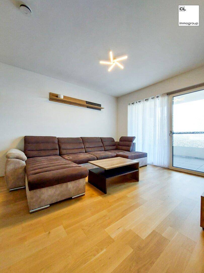 Wohnbereich mit hochwertiger Couch