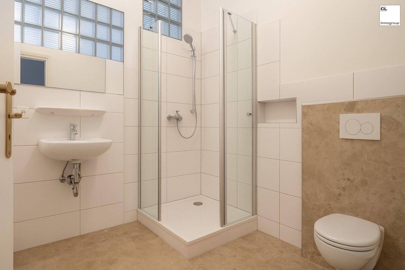 Schön renoviertes, helles und zentral gelegenes 115m² Büro im Andräviertel, Stadt Salzburg; 5 Räume + Balkon/Terrasse, Küche, Vorzimmer, WCs, Abstellraum, Lagerraum, (c) CL-immogroup, www.CL-immogroup.at