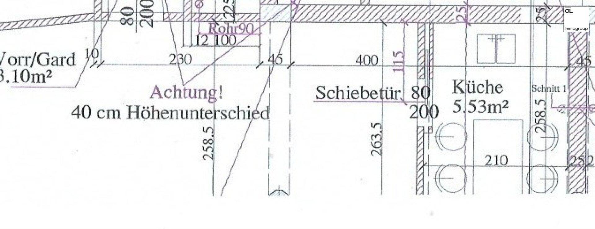 Detailansicht eines Grundrisses mit Küche, Schiebetür und Abstellraum.