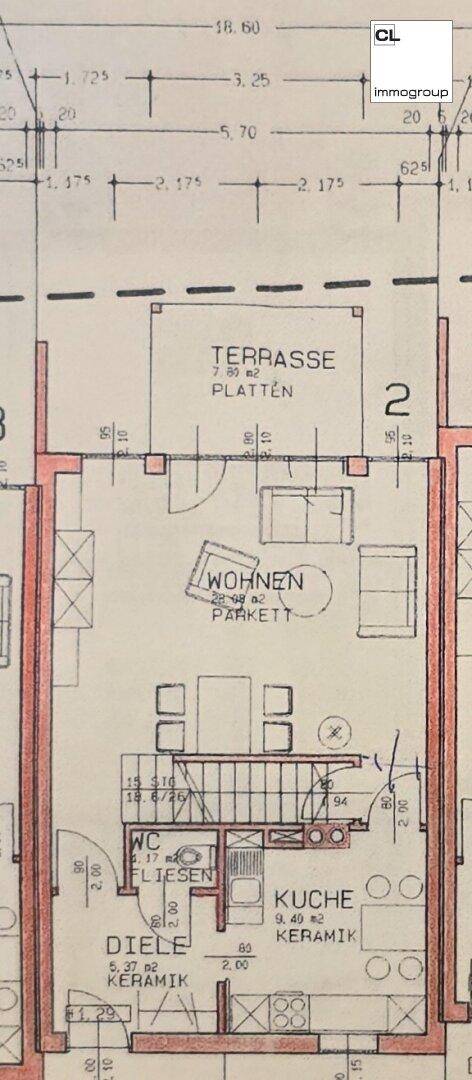 Grundriss des Erdgeschosses mit Wohnbereich, Küche, Diele und Terrasse.