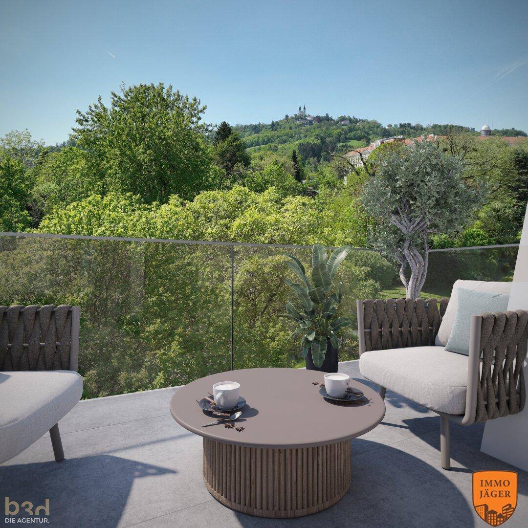 Gemütliche Terrasse mit Sitzgelegenheiten, umgeben von Grün und Fernblick auf die Hügellandschaft.