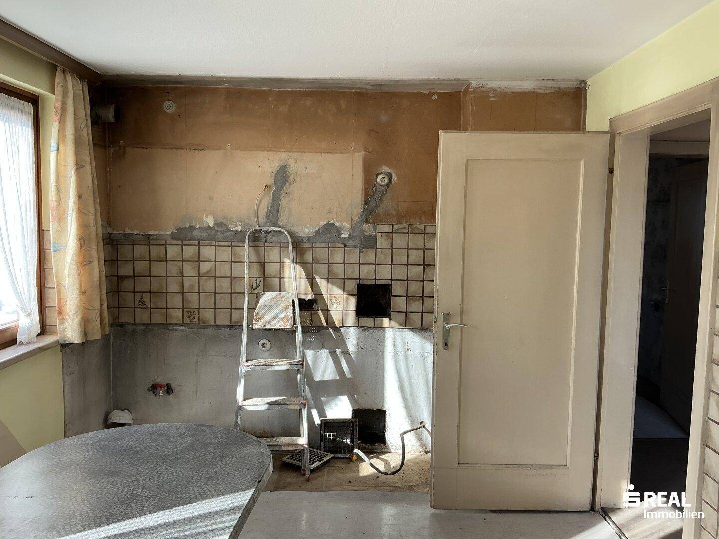 Altes Haus/Baugrundstück in sehr sonniger Lage an einer Sackgasse - Ansicht 4