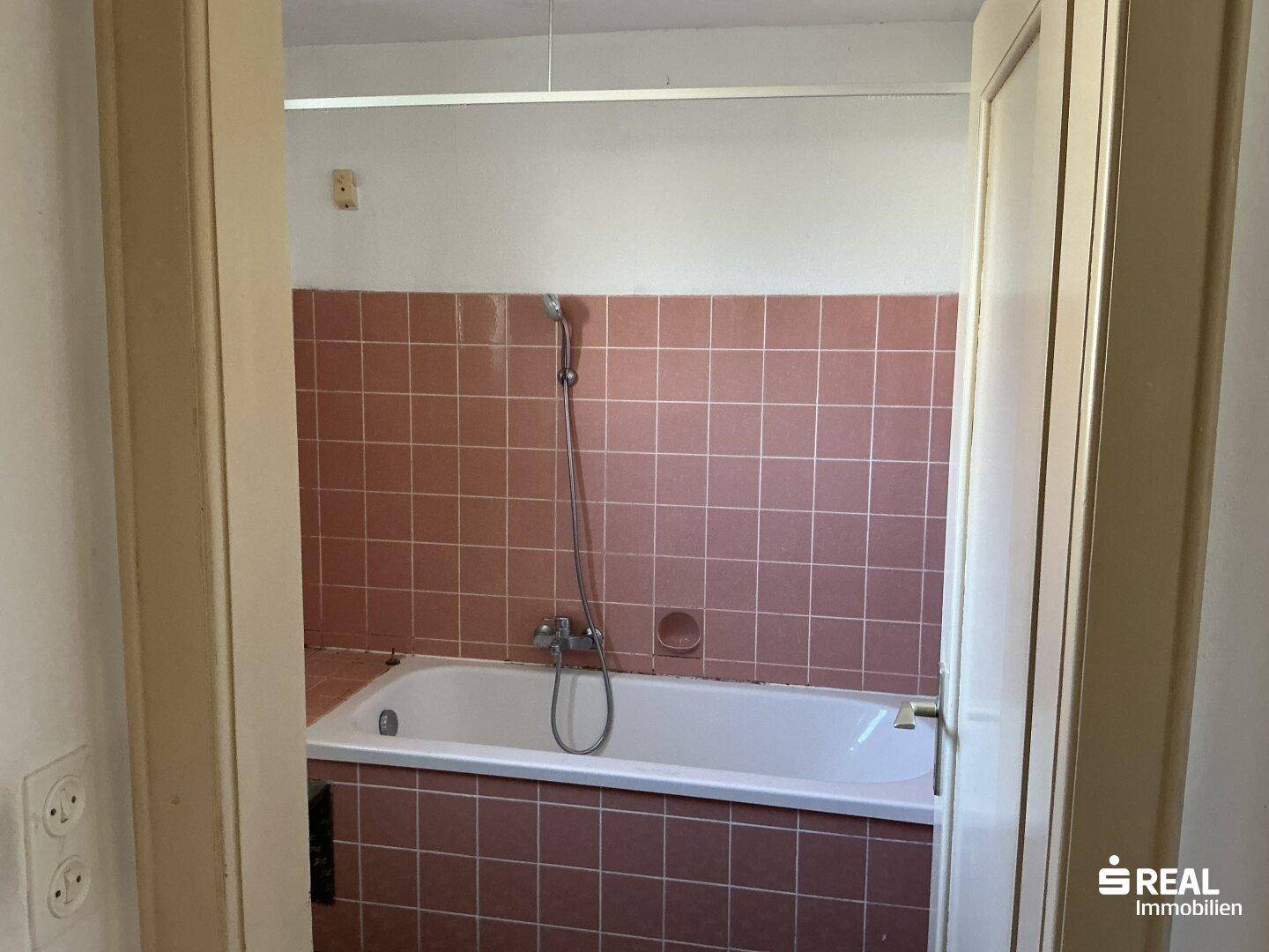 Altes Haus/Baugrundstück in sehr sonniger Lage an einer Sackgasse - Ansicht 6