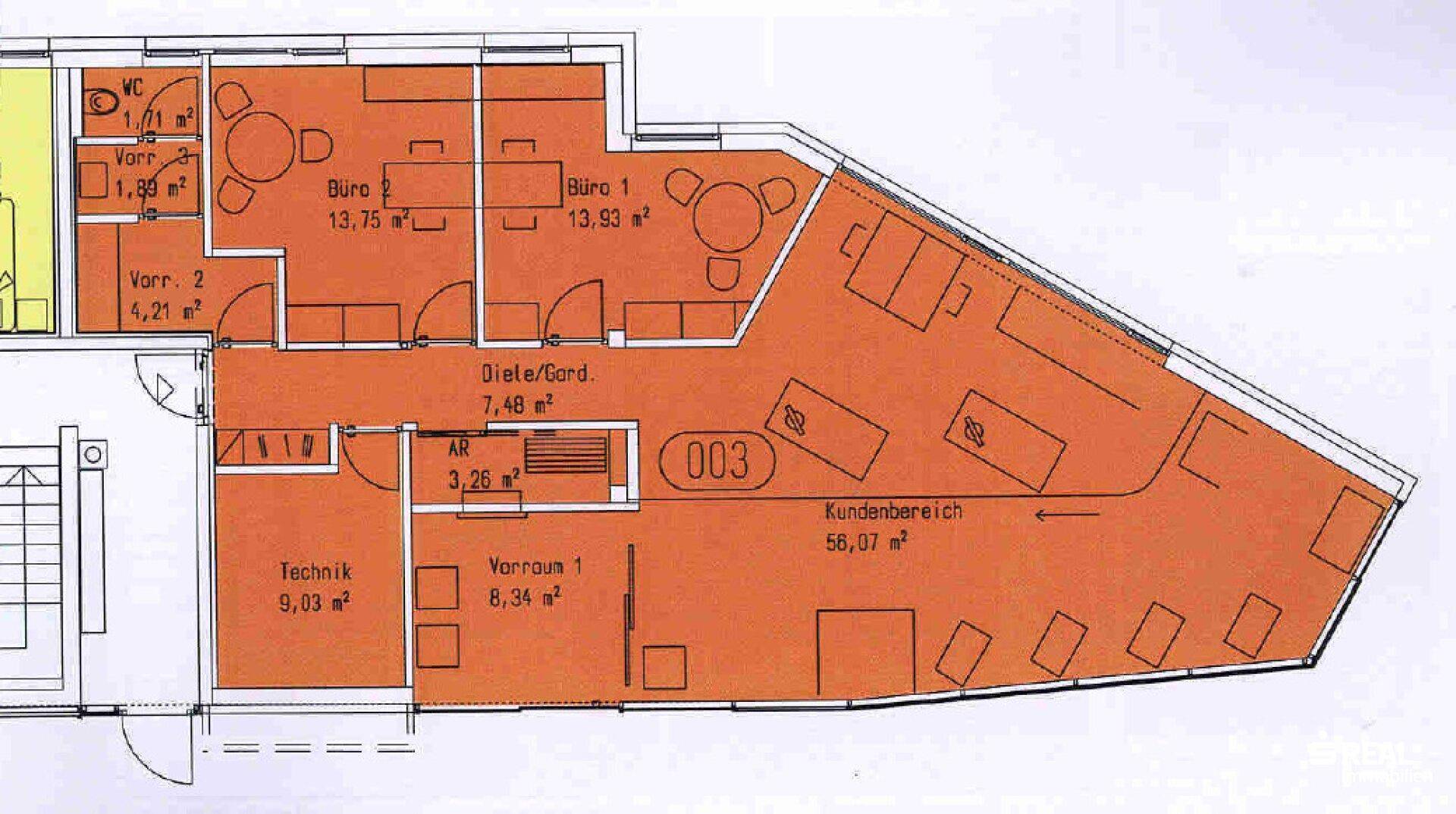 Grundriss des Erdgeschosses mit Büros, einem großen Kundenbereich und Technikräumen.