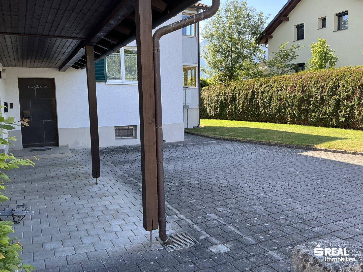 Dornbirn-Schoren: Gepflegtes Haus mit 2 Wohnungen &amp; viel Potenzial - Ansicht 3