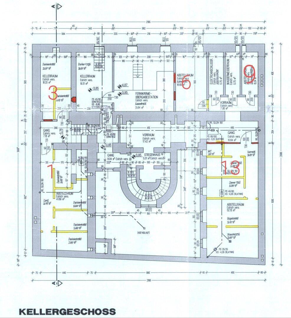 Grundriss des Kellergeschosses mit verschiedenen Kellerräumen, Abstellflächen und einem Stiegenhaus.
