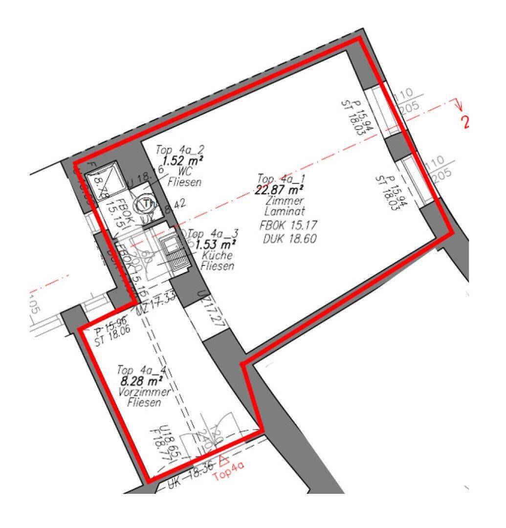 Grundriss einer Wohnung mit mehreren Zimmern, WC und Küche, markiert mit roter Linie.
