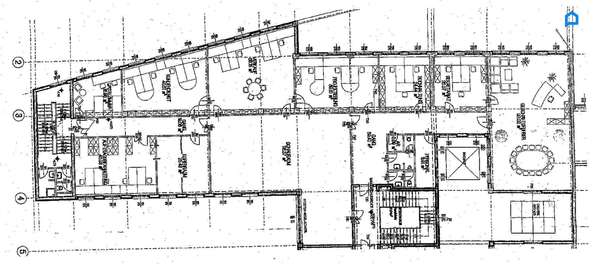 Technischer Grundrissplan eines Bürogeschosses mit detaillierten architektonischen Zeichnungen.
