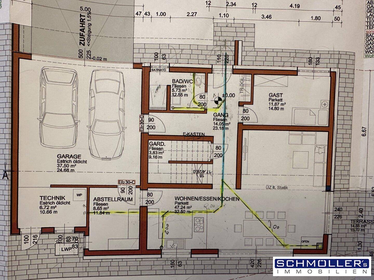 Detaillierter Grundriss des Erdgeschosses mit Wohn-/Ess-/Kochbereich und Garage.