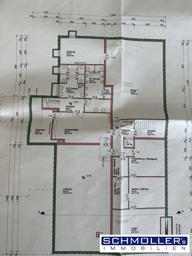 Grundriss des Untergeschosses mit Kellerräumen, Heizung, Lagerflächen und Sanitäranlagen.