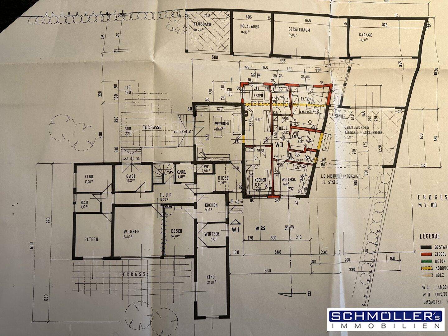 Handgezeichneter Grundriss des Erdgeschosses mit Raumaufteilung und Bemaßungen.