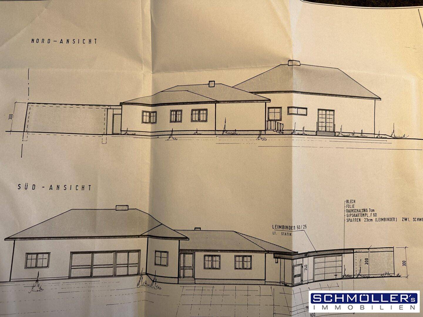 Architektonische Ansichten des Hauses von Norden und Süden mit Fenstern und Dachformen.