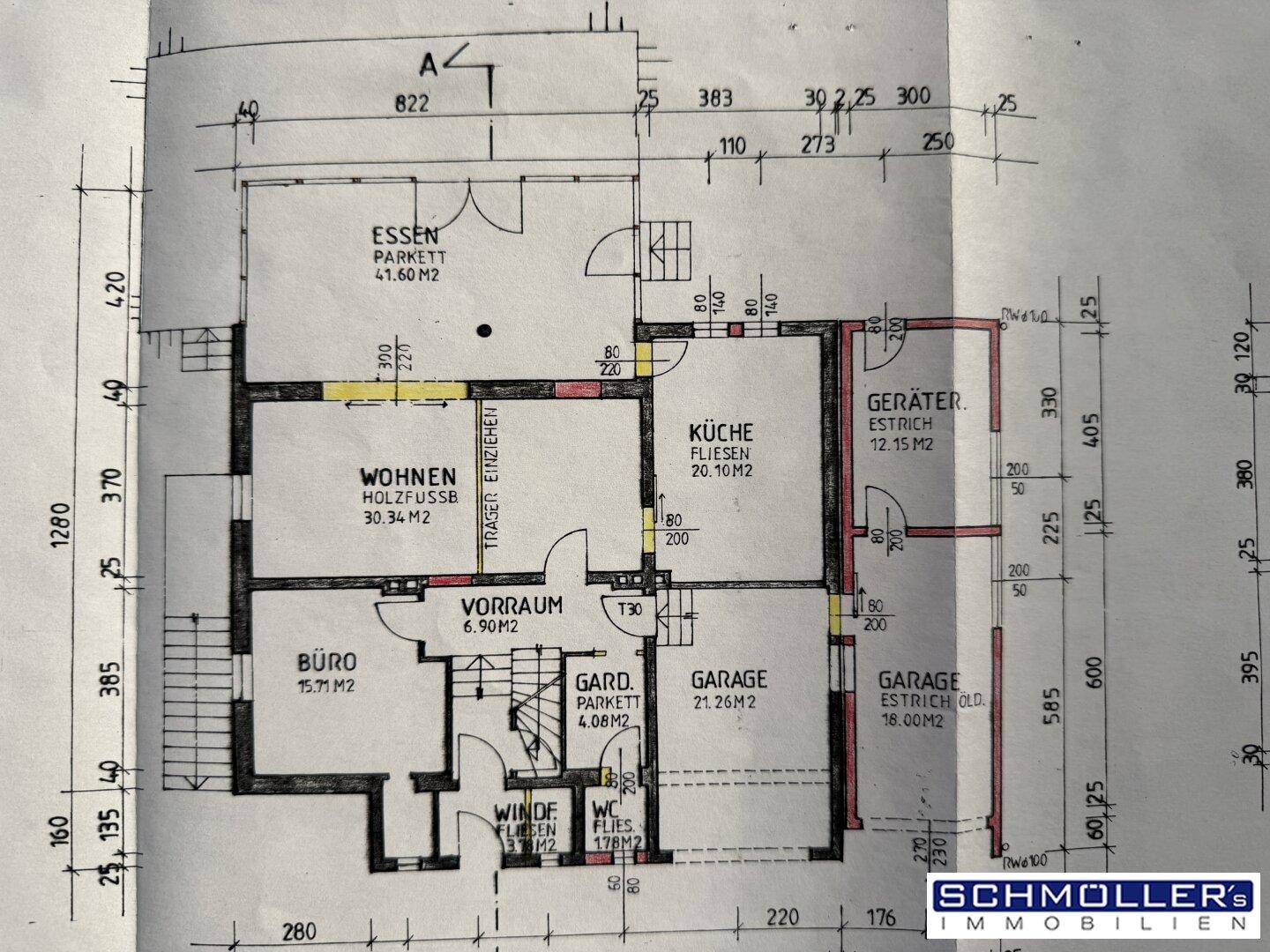 Handgezeichneter Grundriss des Erdgeschosses mit Wohn-, Ess- und Küchenbereichen.