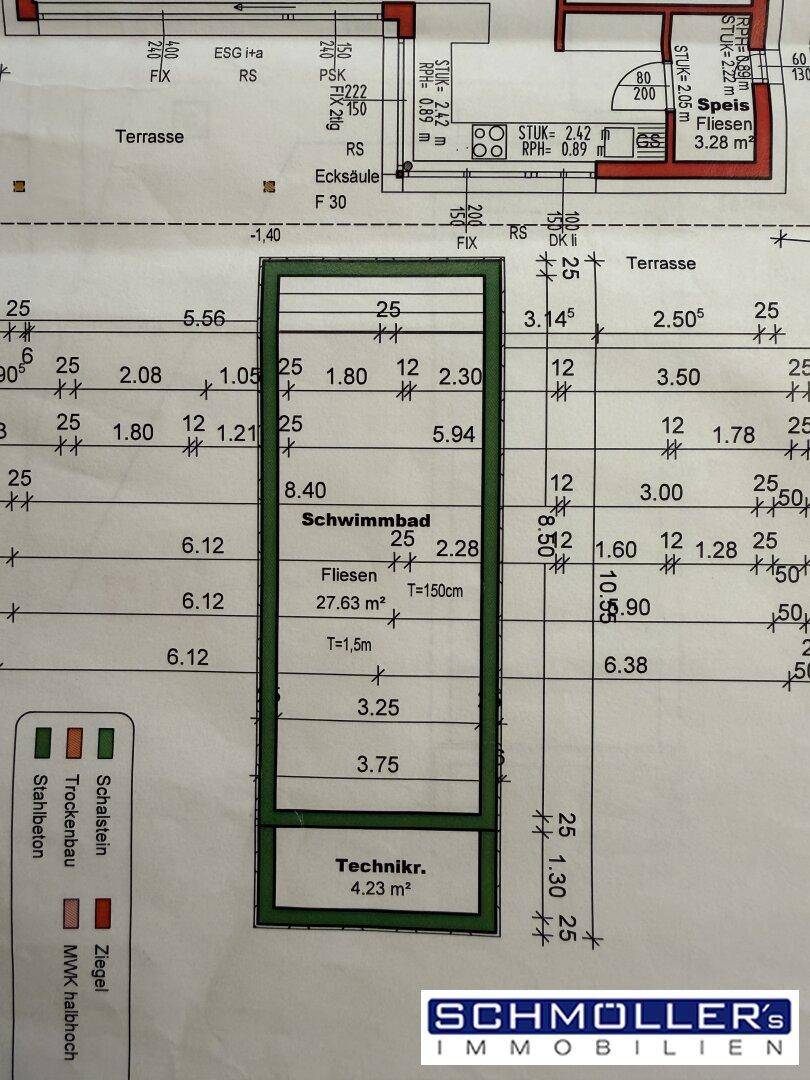 Technischer Plan eines Schwimmbades mit angrenzendem Technikraum.