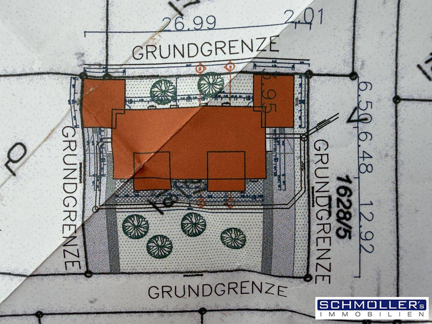 Lageplan des Grundstücks mit eingezeichnetem Gebäude und Grundstücksgrenzen.