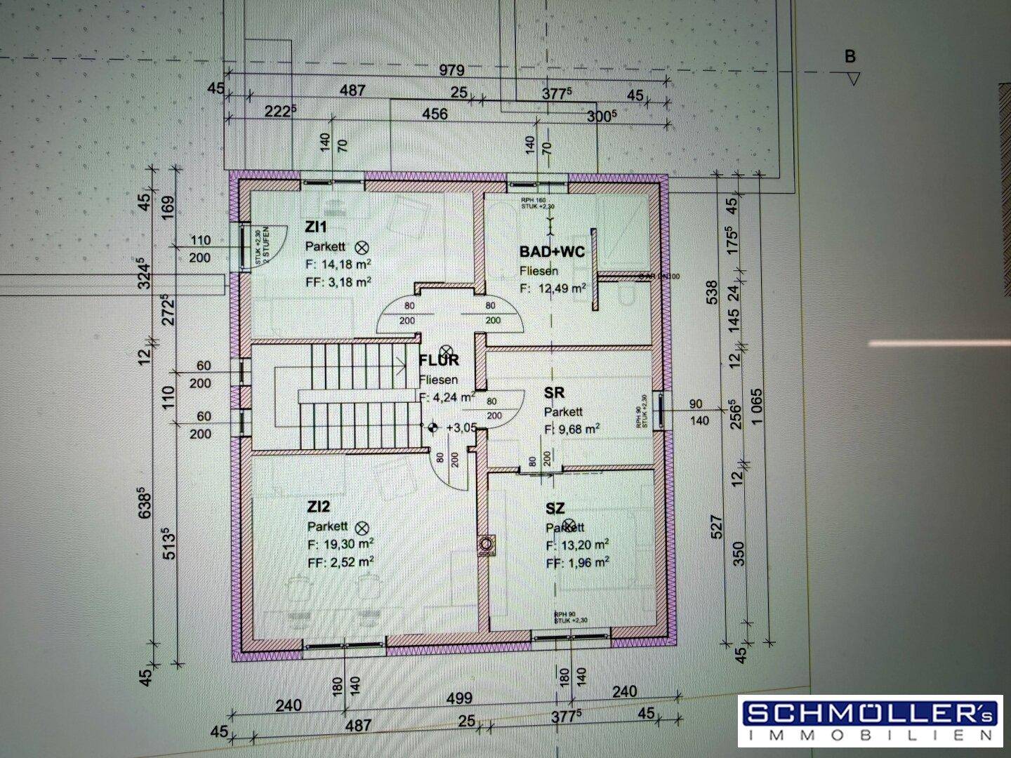 Grundriss des Obergeschosses mit drei Schlafzimmern, Badezimmer und Abstellraum.