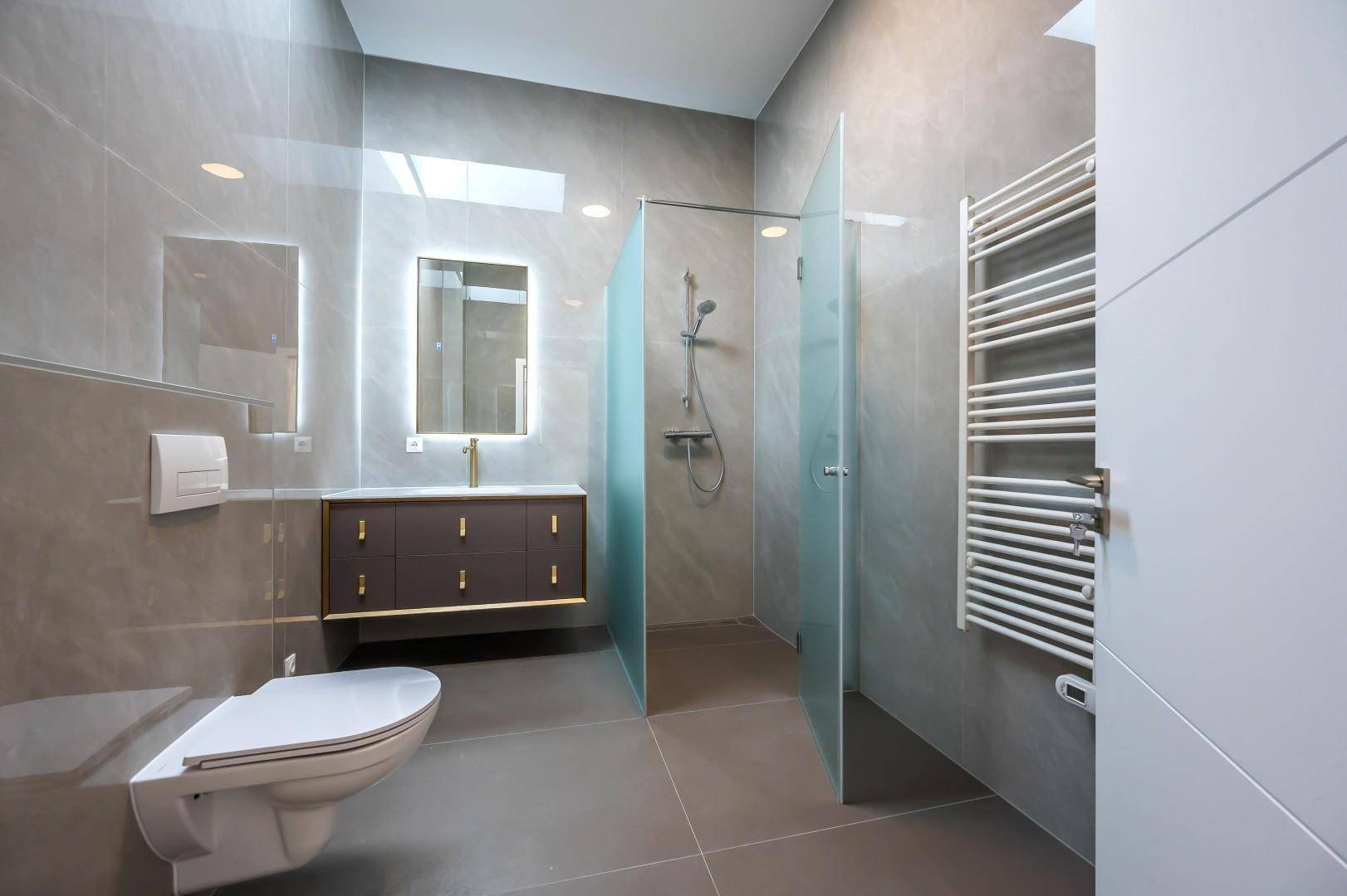 Design Waschbecken Unterschrank