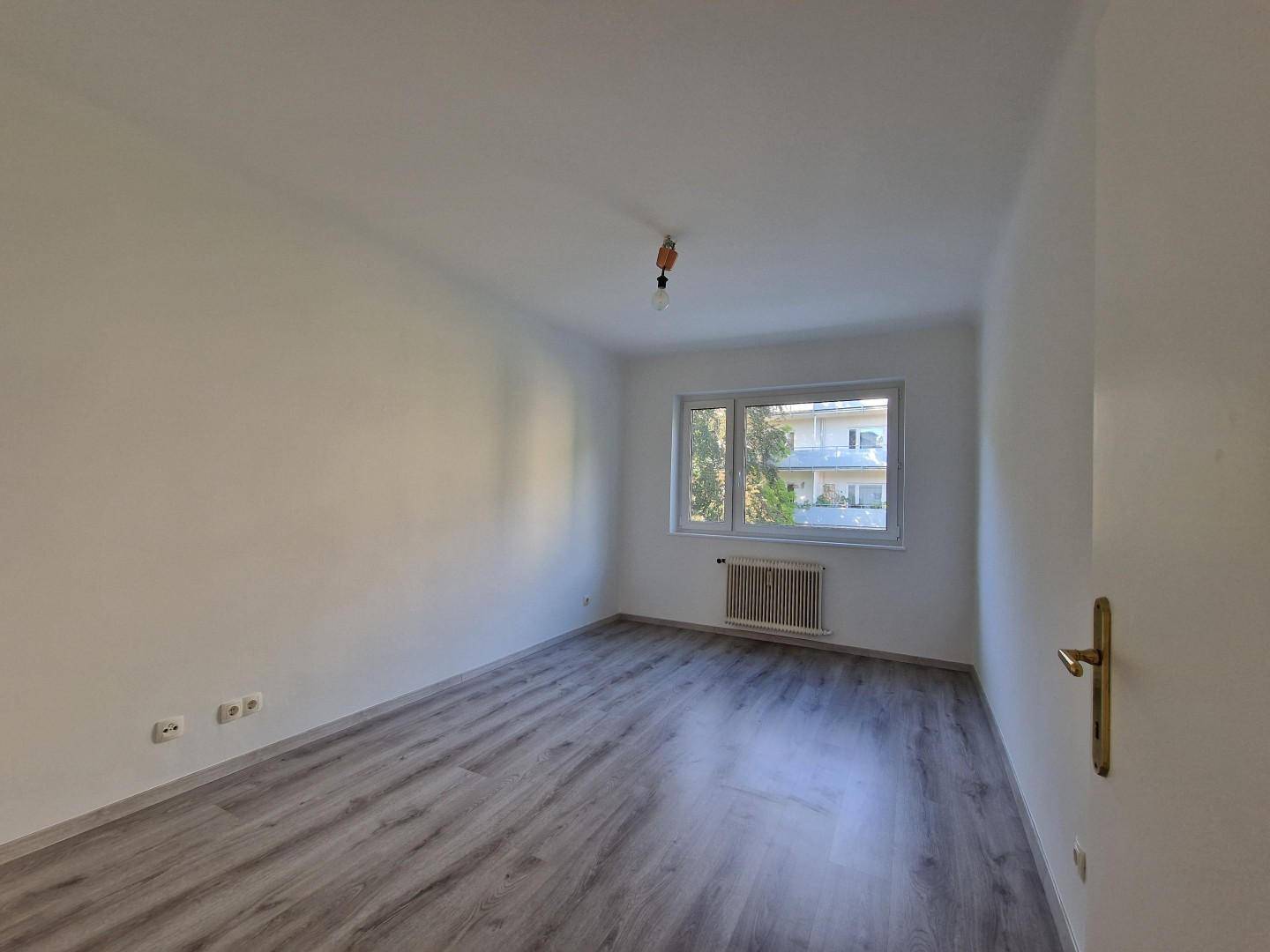Zimmer hofseitig ca. 14m²