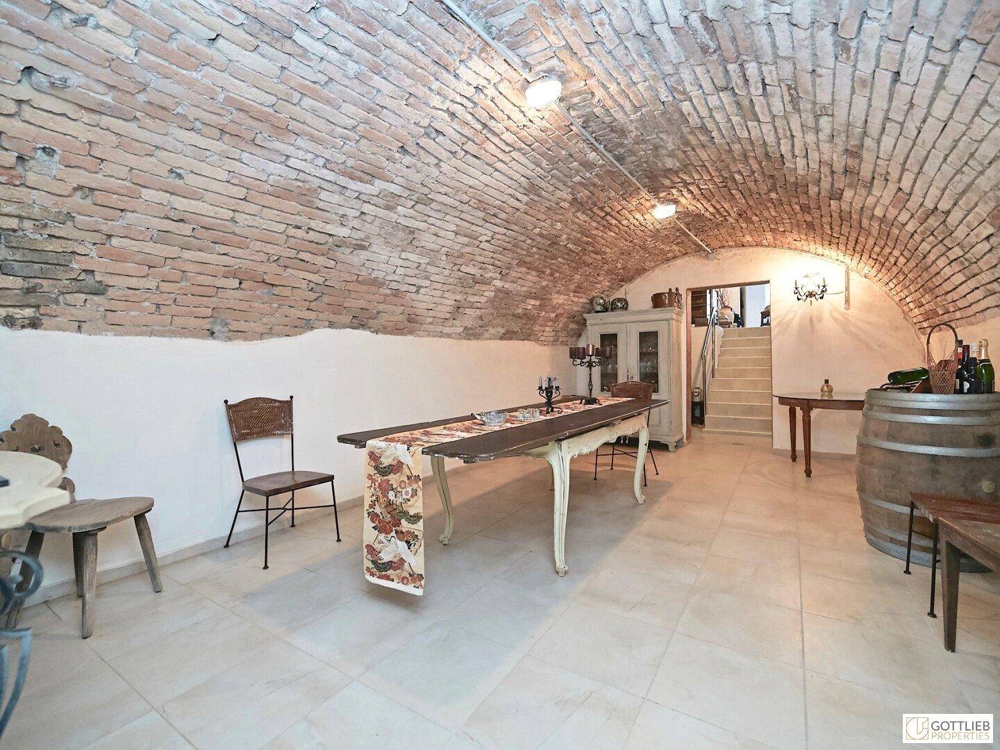 Stadtgrenze von Wien! Elegantes Einfamilienhaus mit uneinsehbarem Garten, restauriertem Weinkeller und Doppelgarage - Ansicht 6